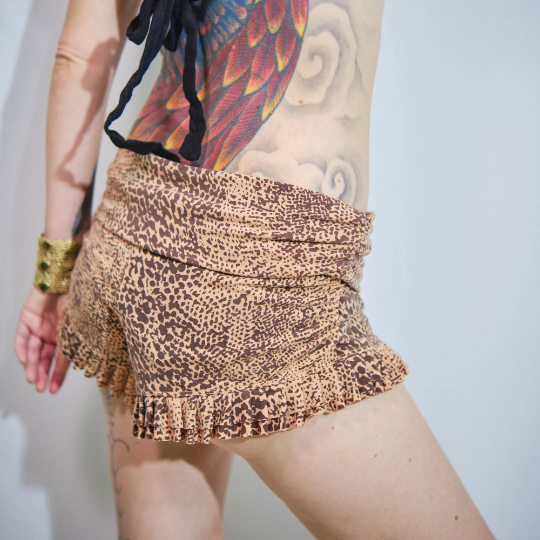 Woman's High Waist Ruffle Shorts Orange/Black Snake