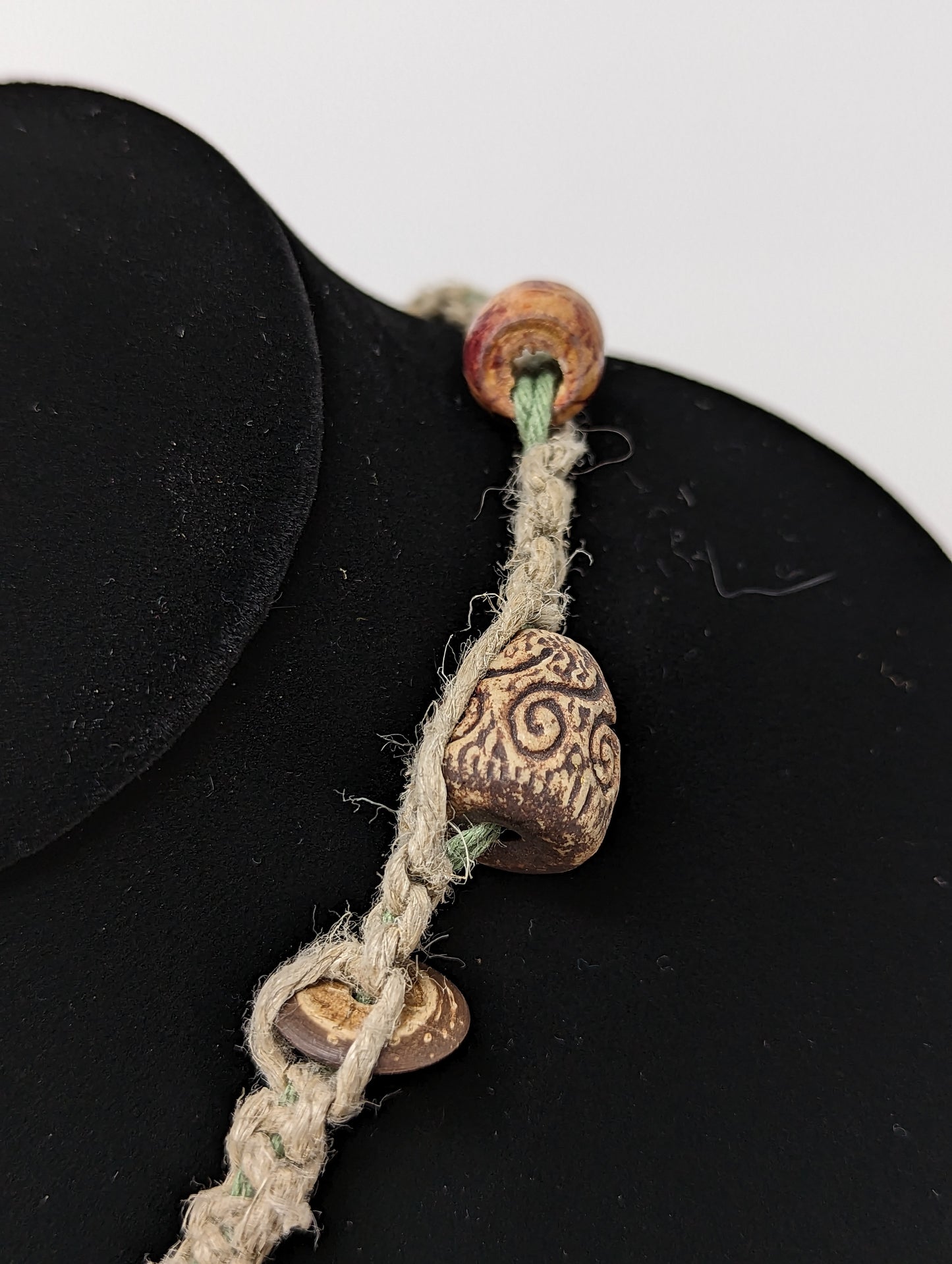 Stone Rose Hempen Neclace